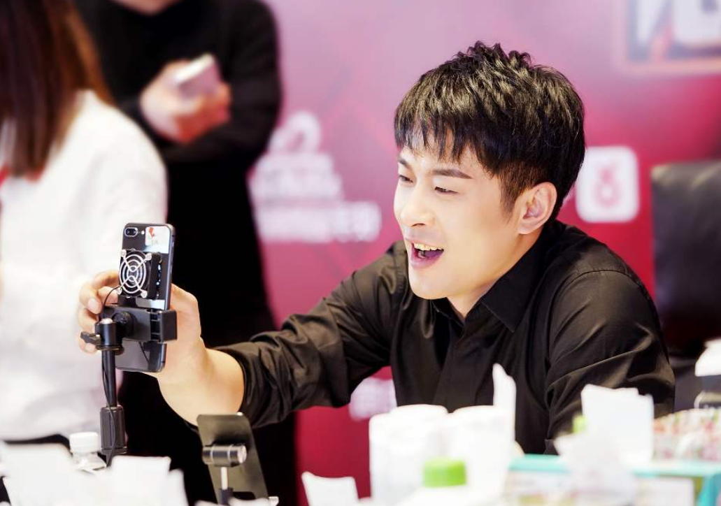 又是辛巴买家秀出现手机果然有问题