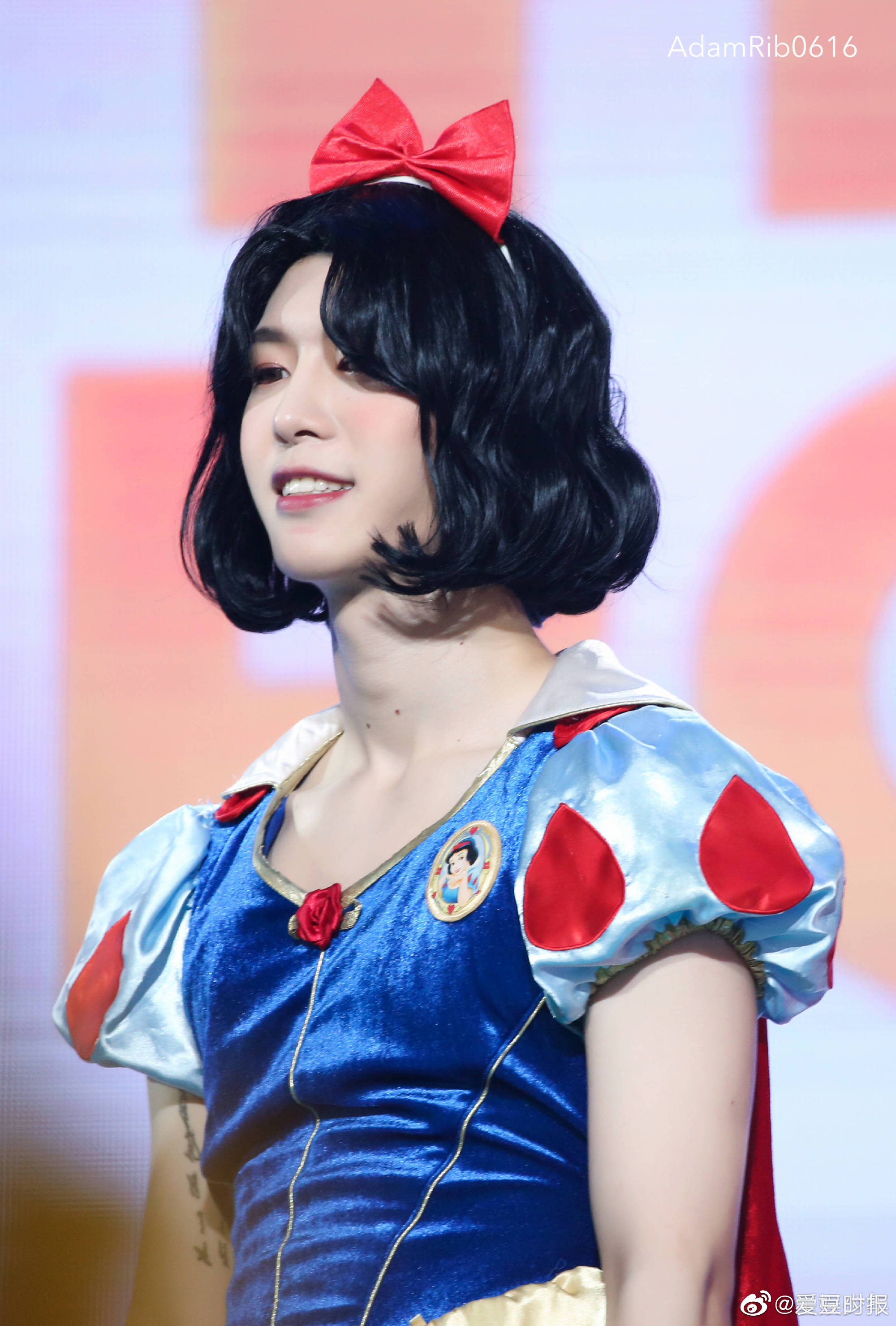 范丞丞cos白雪公主,直接男扮女装反串!