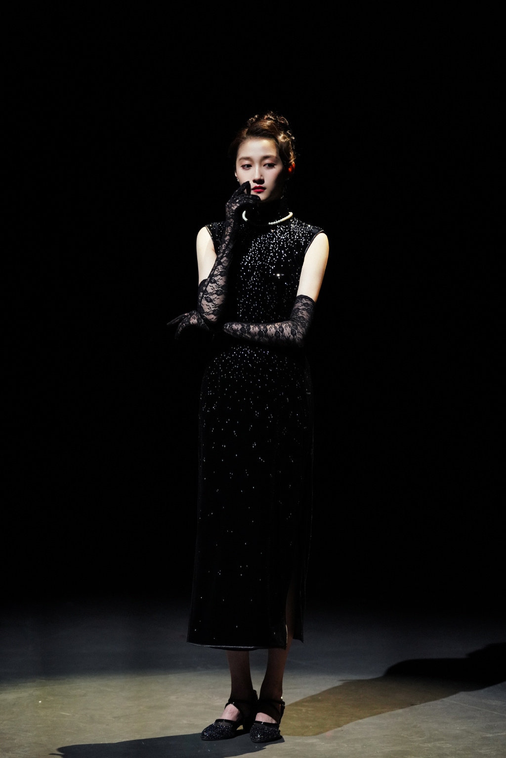 关晓彤新剧《梅花红桃》饰演特工……__财经头条