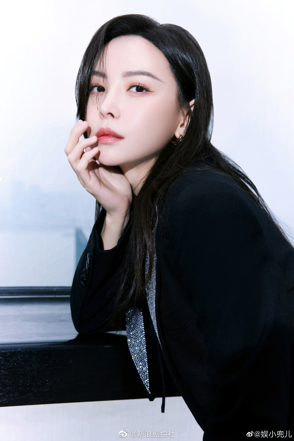 于文文好六最新一期造型大片来啦~ 贴钻露腰黑西装……_高清图集_新浪