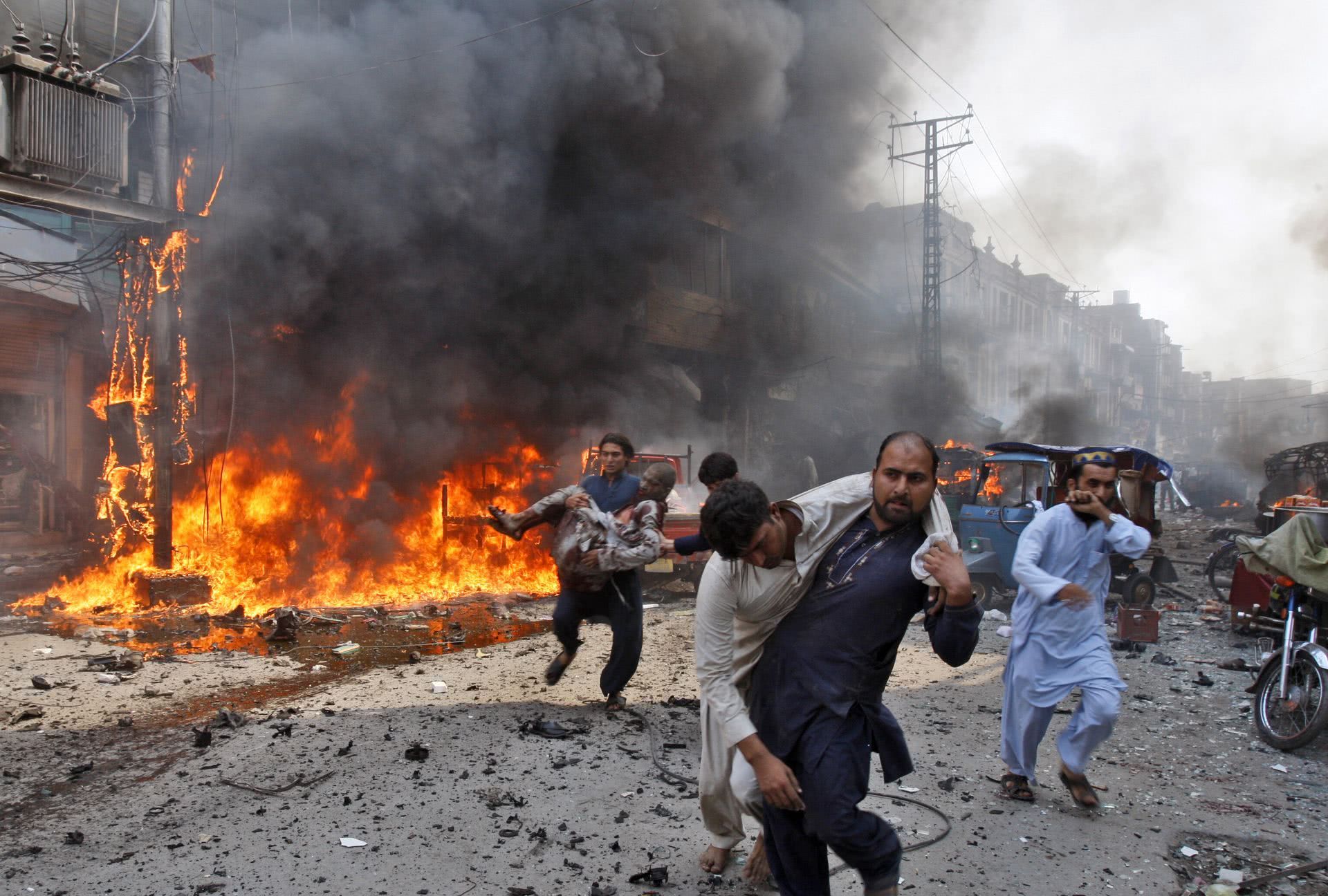 澳军暴行引多国震怒,特种部队虐杀战俘练胆,手法残忍吓坏美军