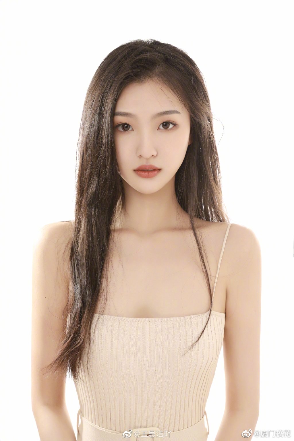 677/ 9她叫王思洁,00年,就读于北京电影学