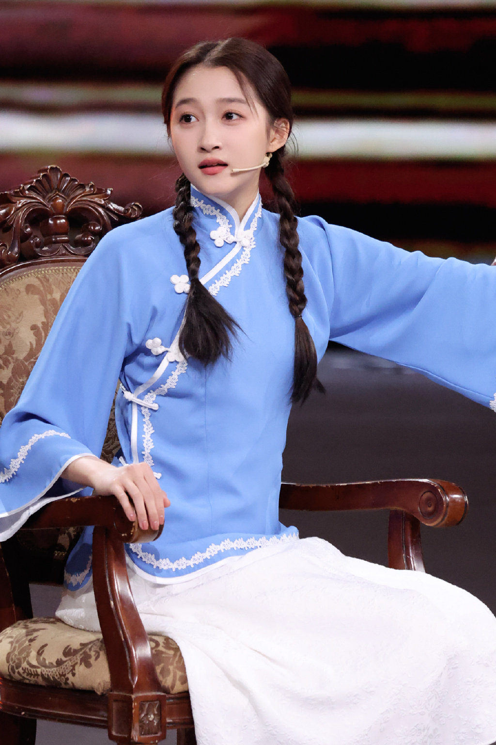 关晓彤民国题材新剧《梅花红桃》今日开机……__财经头条