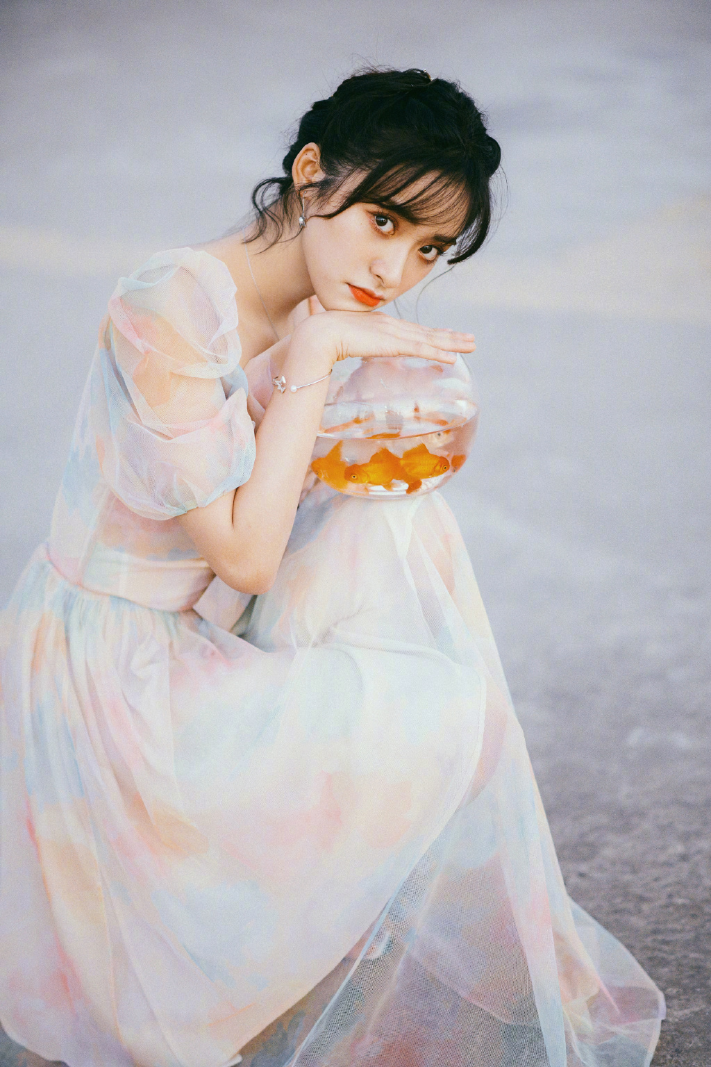 沈月|彩色渐变裙清新写真_高清图集_新浪网