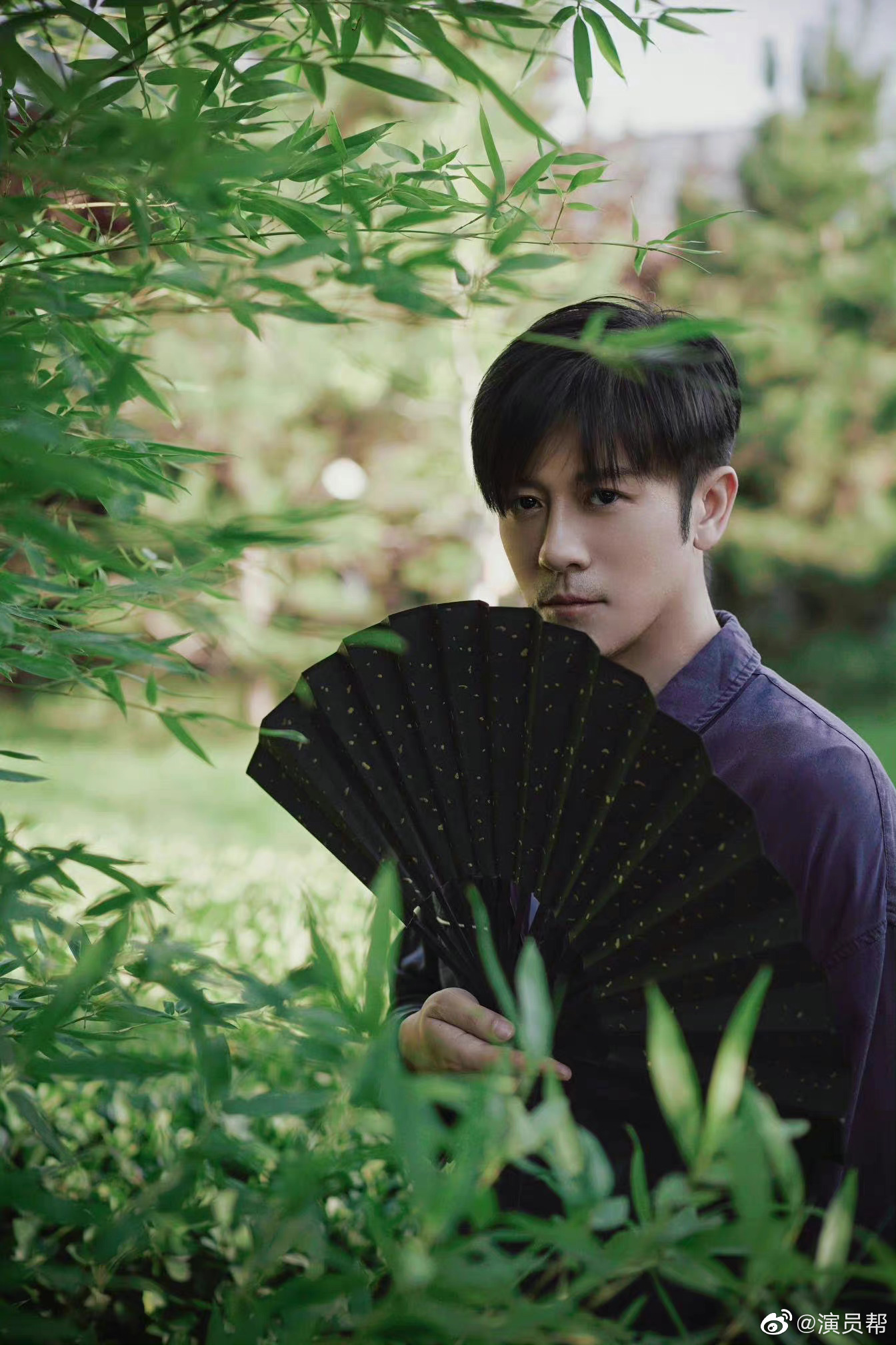 林雨申的新写真真的鲨我黑纱遮眼西装利落