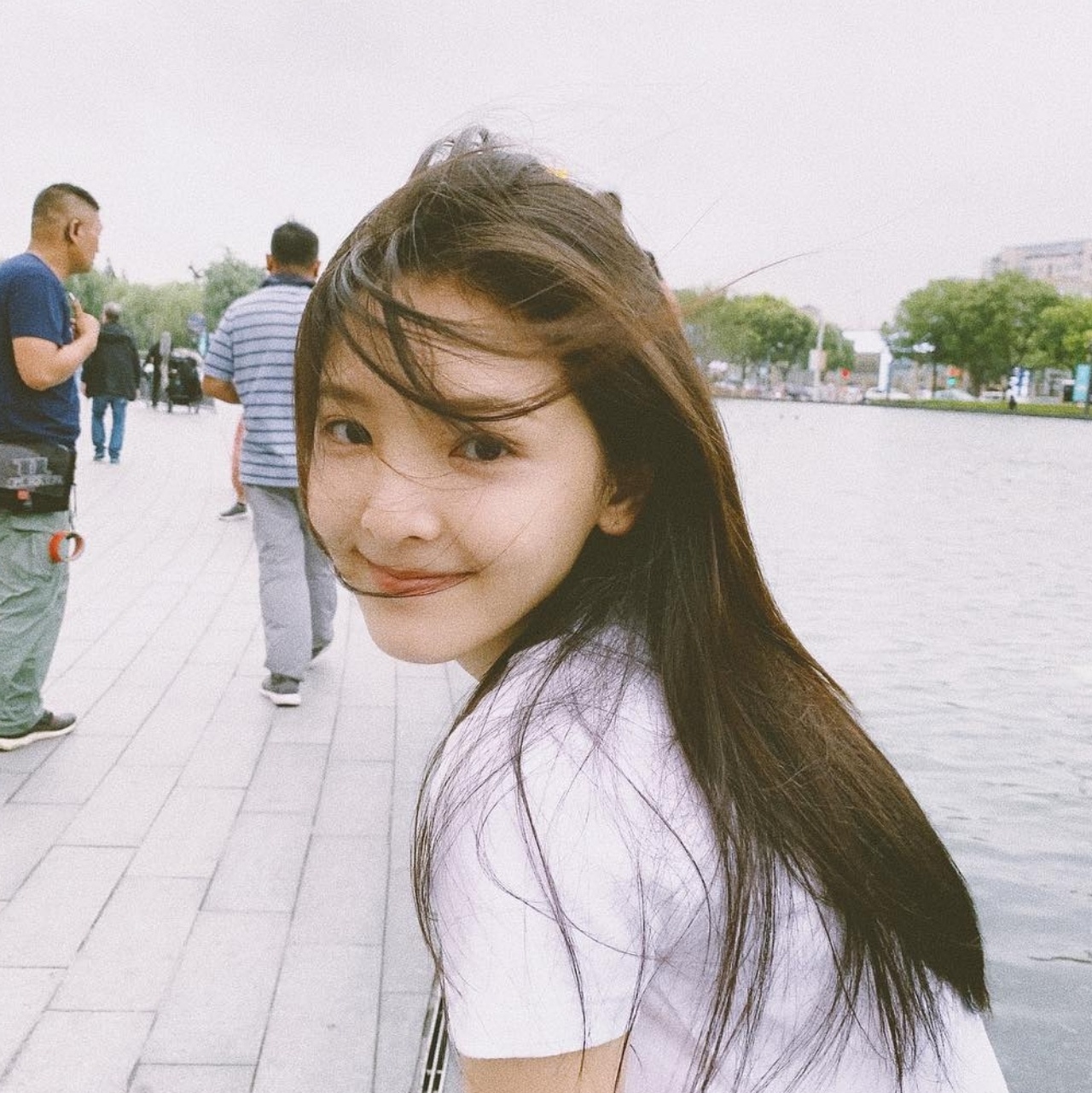 内娱头像大户 章若楠 29*6666 她真的有独特的氛围感