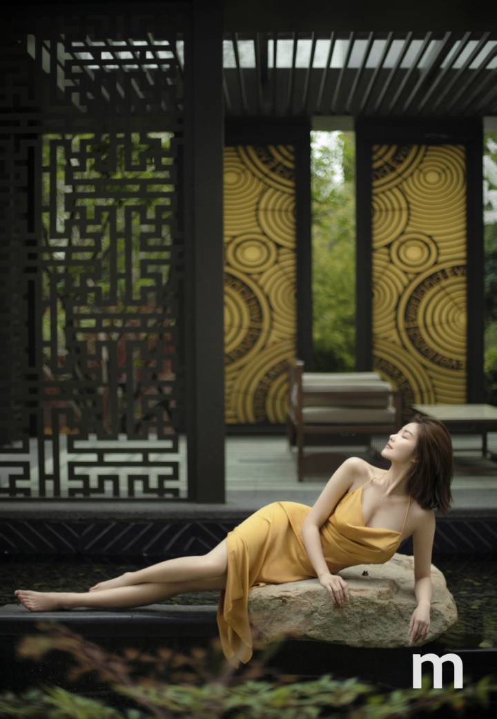 小区裸背拍照网红：为自己拍照行为影响孩子而道歉休闲区蓝鸢梦想 - Www.slyday.coM