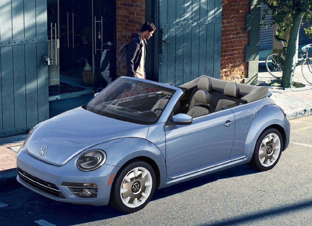 不单是mini遇上囧境,就连一度很火的大众甲壳虫也停产了,菲亚特500