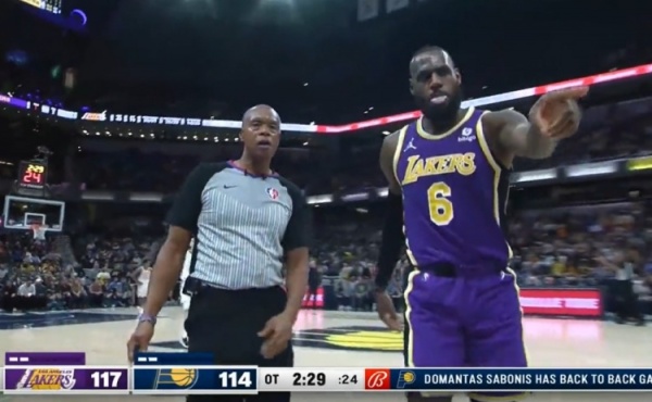 1人统治比赛！詹姆斯送“王之蔑视”＋走霸王步，多次轰神仙球＋39分休闲区蓝鸢梦想 - Www.slyday.coM