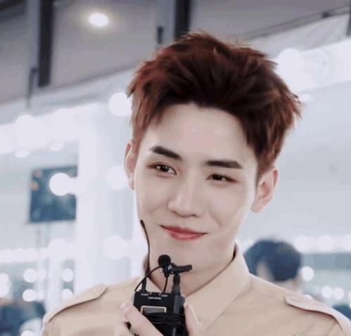 创3总决赛上被姜贞羽的美颜暴击,有谁注意身后任豪的表情和眼神