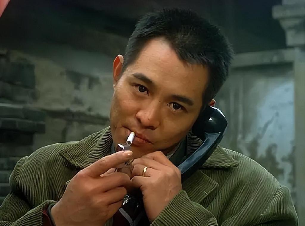59岁李连杰近照曝光,病恹恹的模样不复存在,在国外养病效果显著|李连杰|模样|演艺圈_新浪新闻