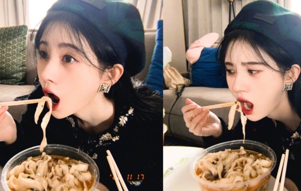 鞠婧祎吃东西再惹争议,一口面包嚼84次,吃一根面条摆拍4张照片