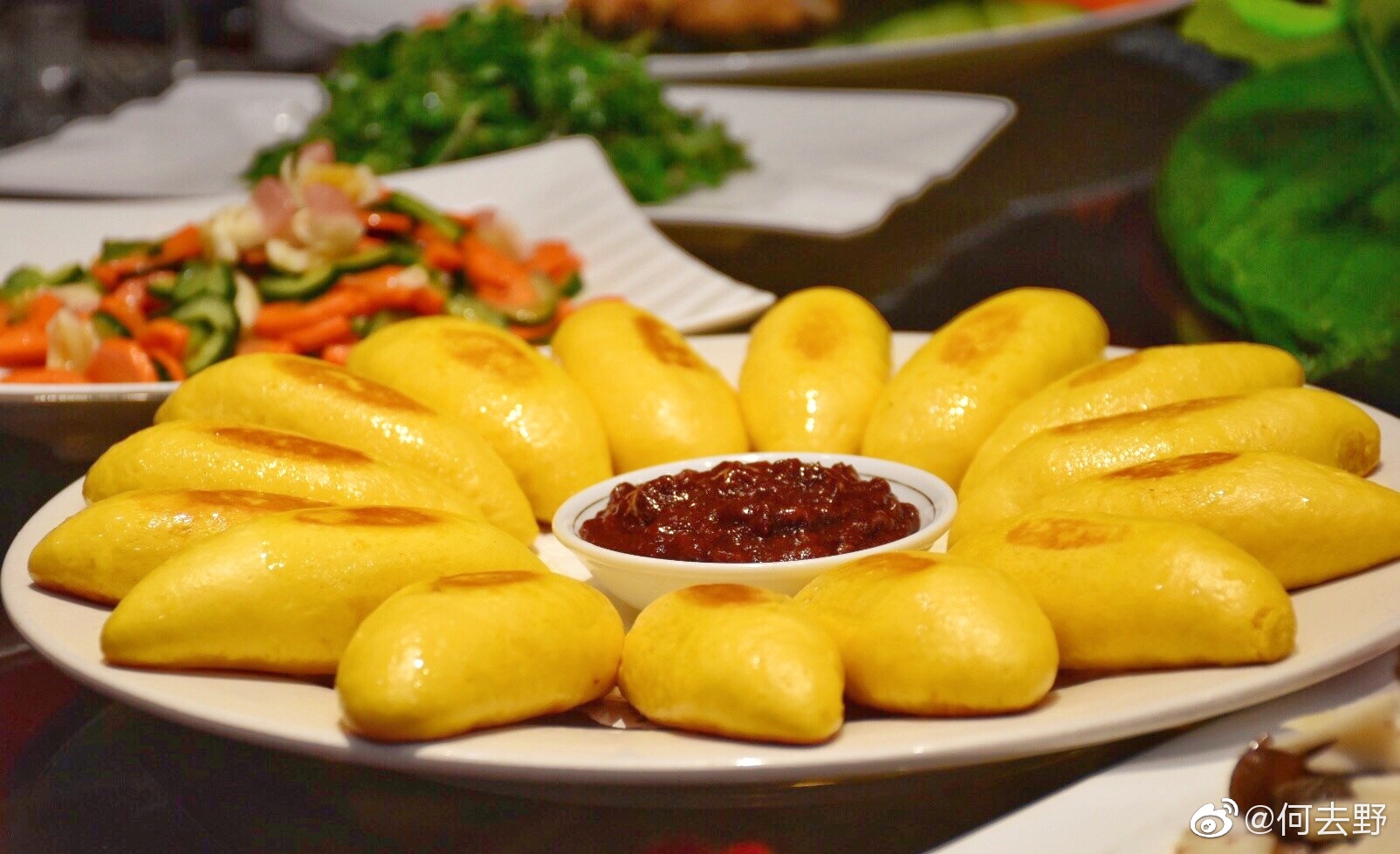 当时是以修身养性为主的武当道家斋饭,返璞归真,满桌象形素斋,素菜荤