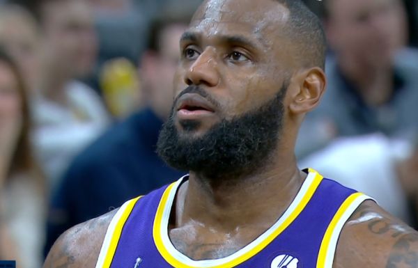 1人统治比赛！詹姆斯送“王之蔑视”＋走霸王步，多次轰神仙球＋39分休闲区蓝鸢梦想 - Www.slyday.coM