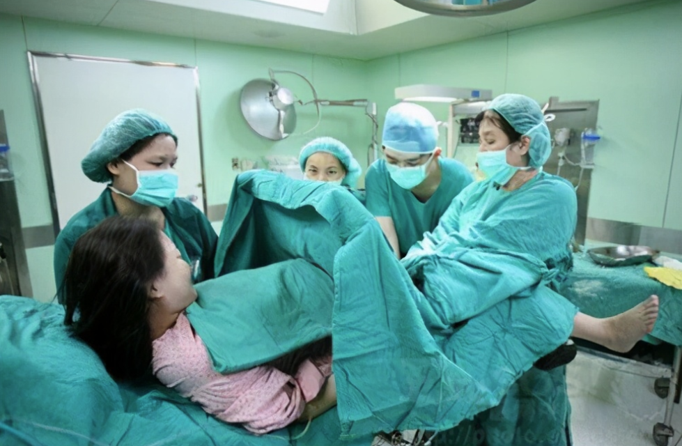 生娃的疼还能忍受,但尊严扫地的感觉真不好受|生孩子|产妇|尊严_新浪