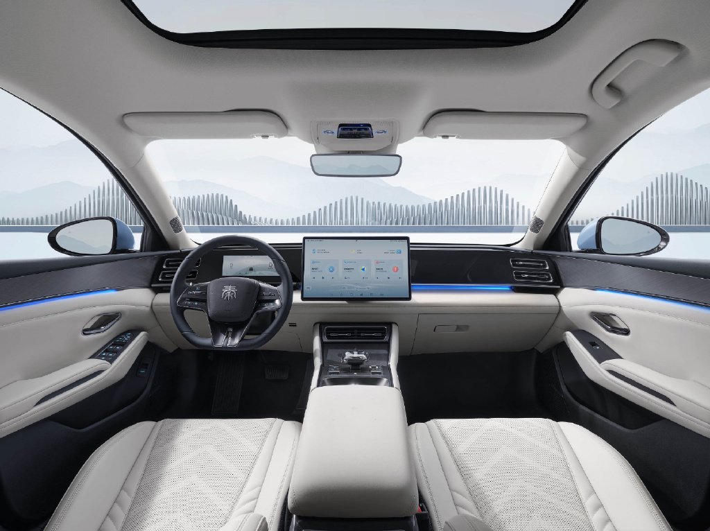 油耗低空间大,还都是你喜欢的品牌,5月这几台新轿车要火-新浪汽车