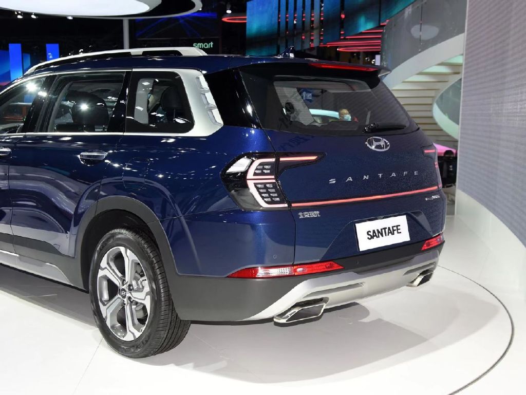 2022成都车展北京现代第四代胜达旅行家亮相外观内饰均升级