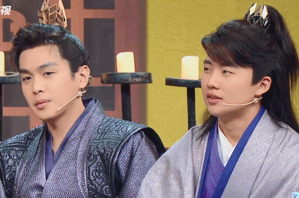 郭麒麟谈及父亲,张若昀在一旁低下头,脸上的神情惹人心疼