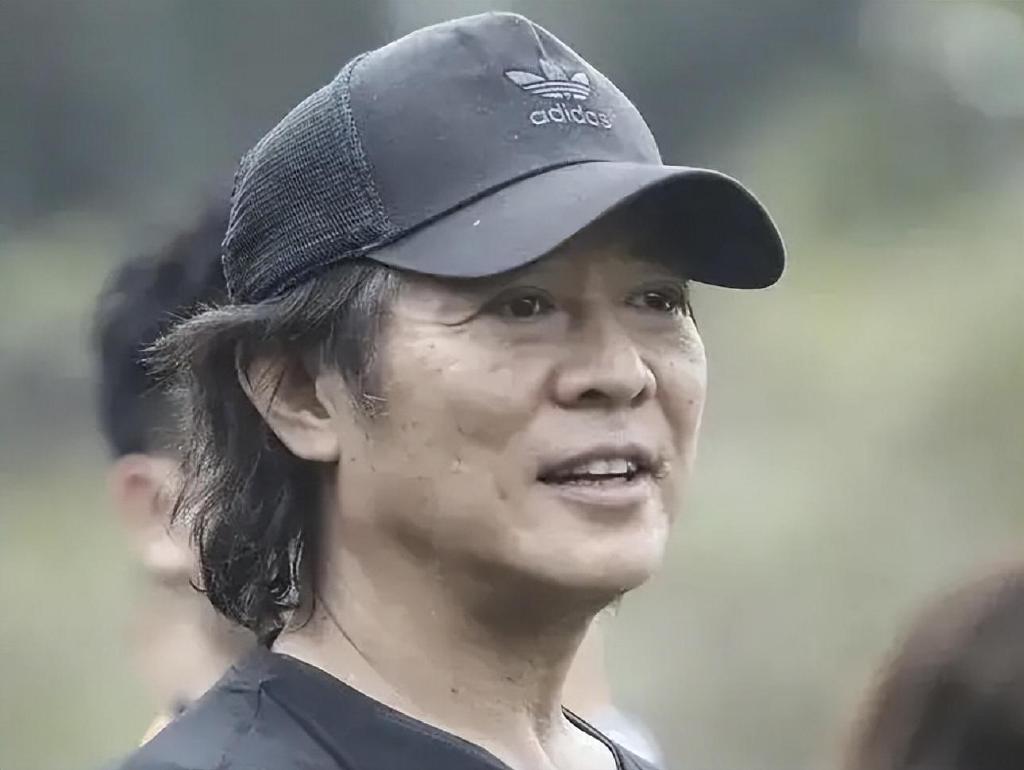 59岁李连杰近照曝光,病恹恹的模样不复存在,在国外养病效果显著|李连杰|模样|演艺圈_新浪新闻