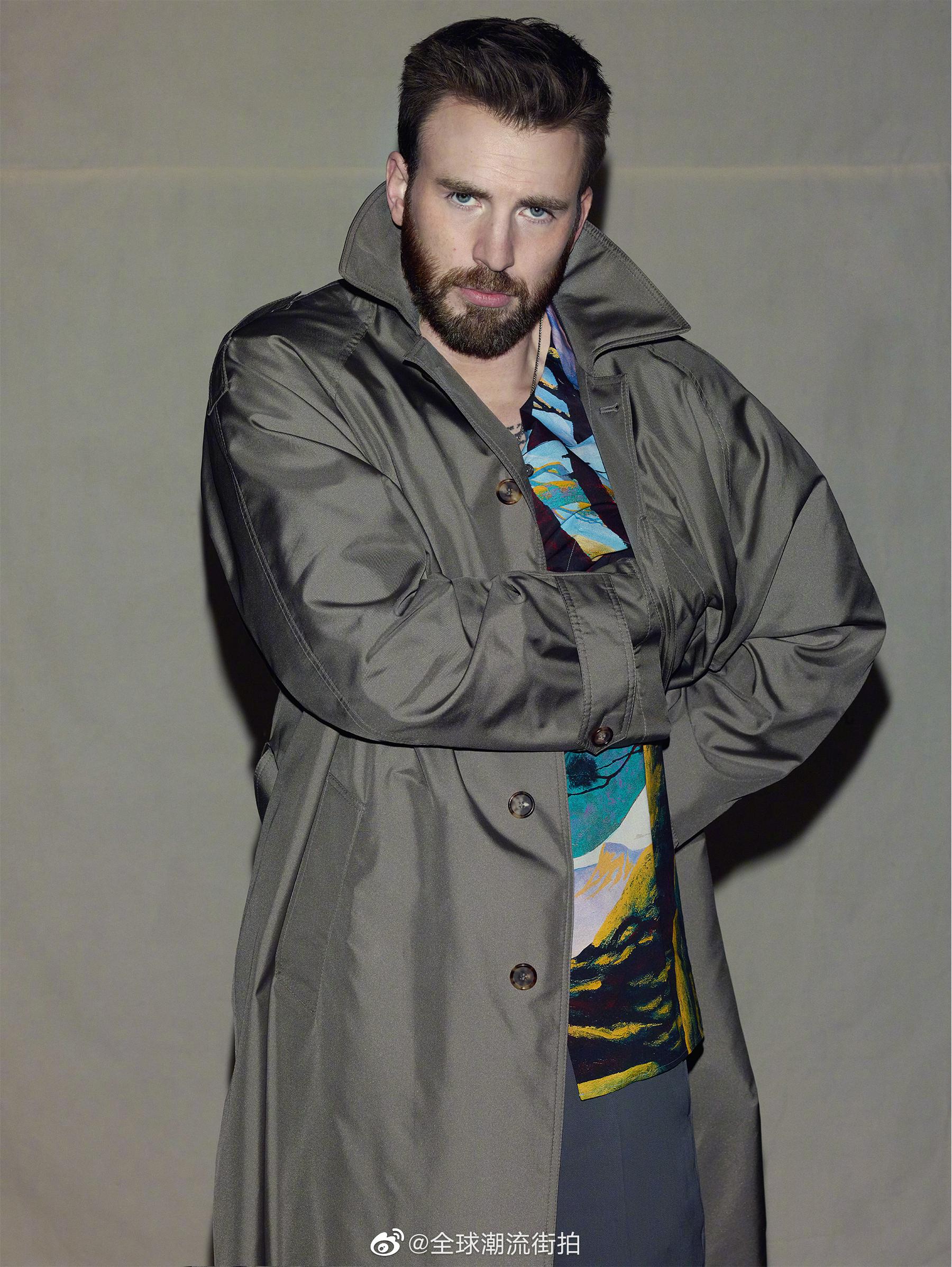 美队桃总登上《esquire》杂志封面,大片必备姿势之手不能闲着