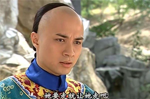 与此同时,他更有愧于小燕子的悲惨身世是由自己敬爱的父亲一手造成,小