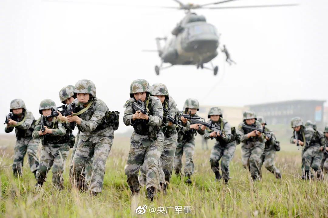 不爱红装爱武装 这是