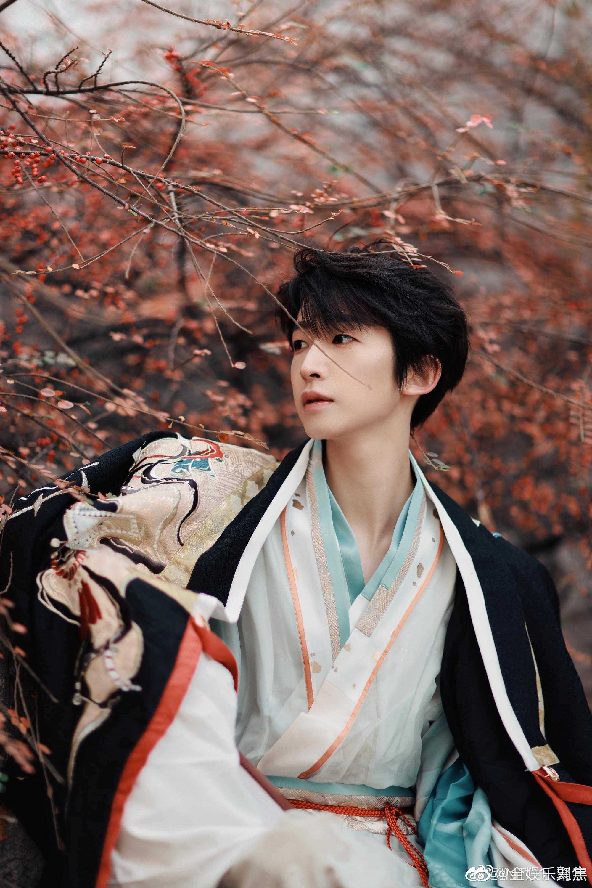 国风美少年刘宇 各种风格随意搭配都很有气质 简直不要太帅哦
