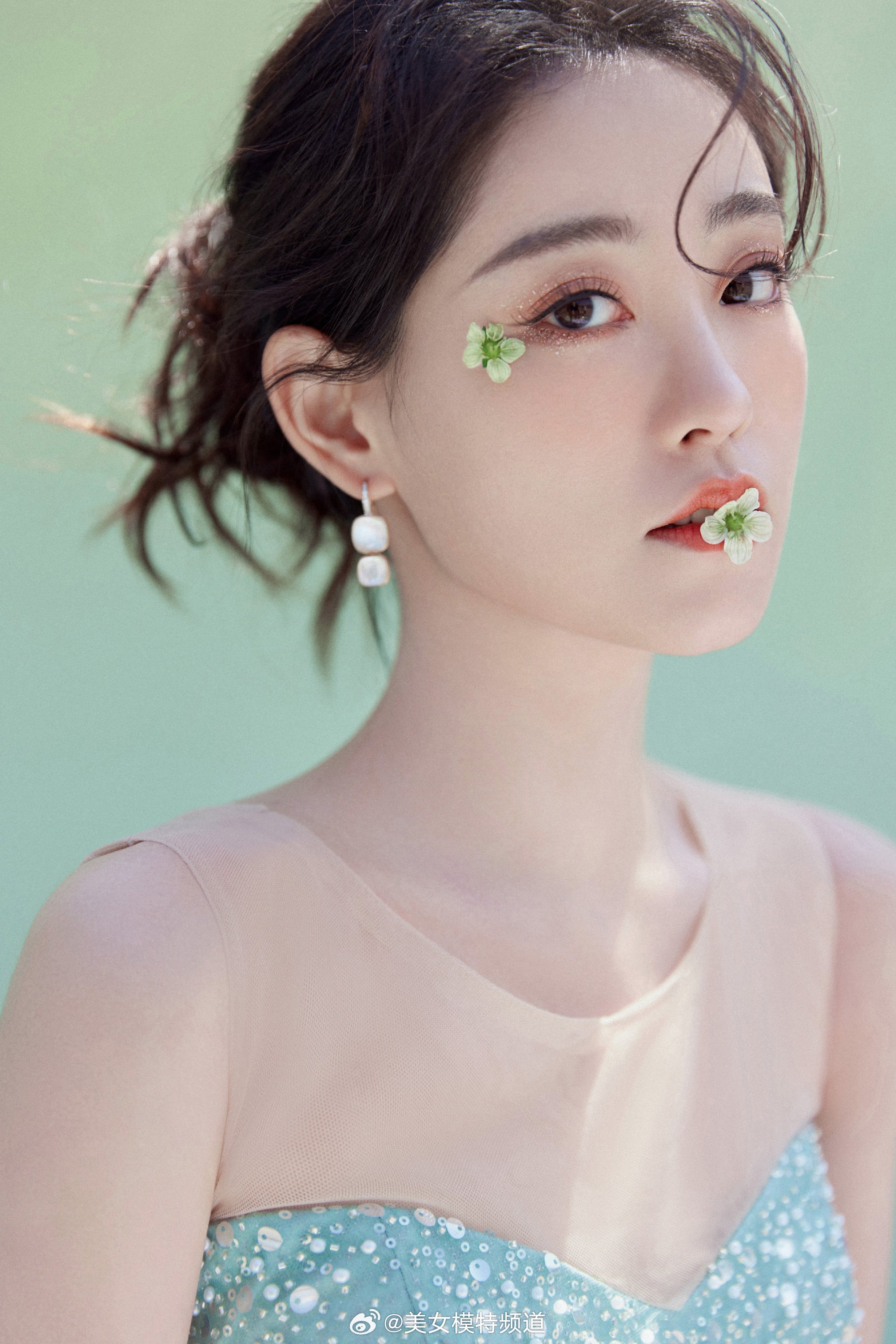 祝绪丹美腿写真_高清图集_新浪网