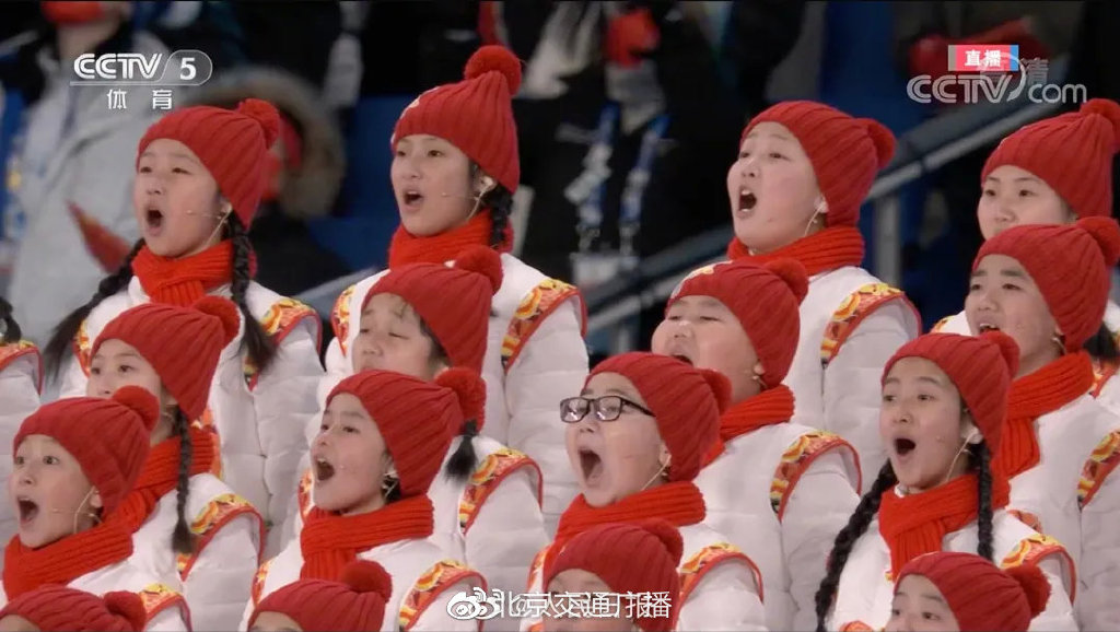 站在奥林匹克盛会之巅,以纯净,空灵的天籁之音唱响《奥林匹克圣歌》