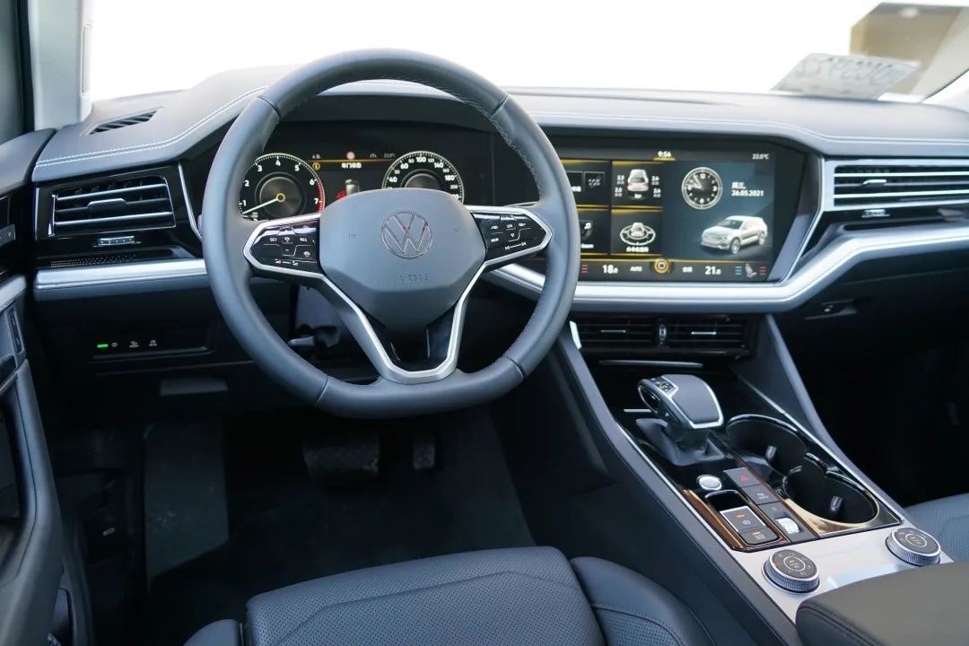 试驾2021款大众新途锐踏上飞沙走水的西域征程