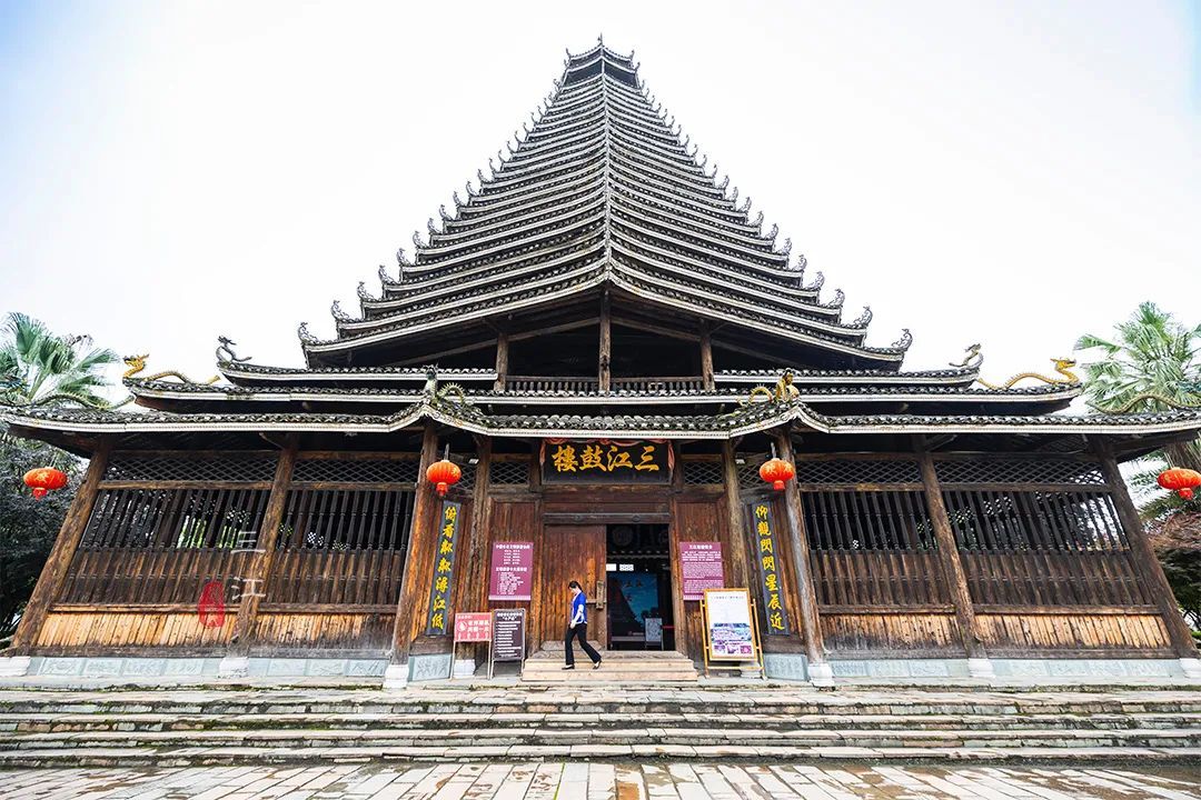 广西唯一的侗族县,有一座世界第一鼓楼,竟不打地基,不用铁钉