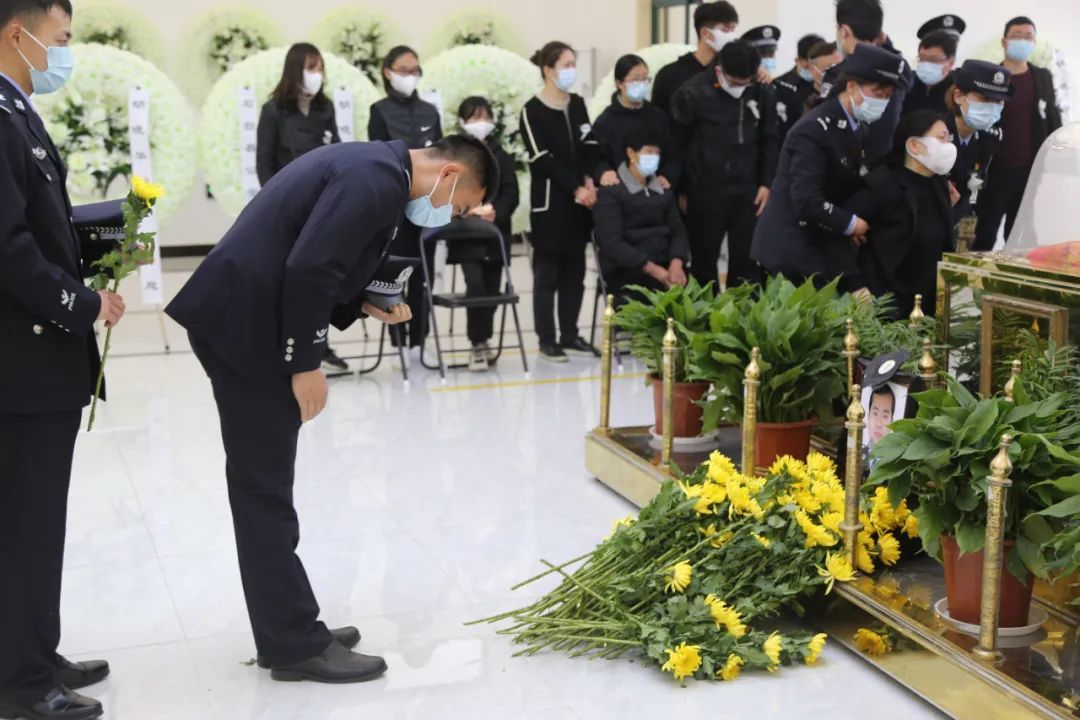 一路走好池州公安民警胡晓华因公牺牲