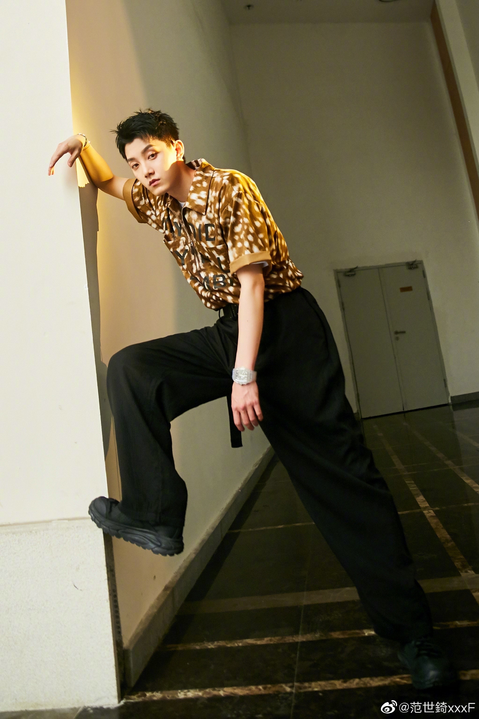 吹爆范世錡的神仙颜值,手机内存告急,急需换手机来保