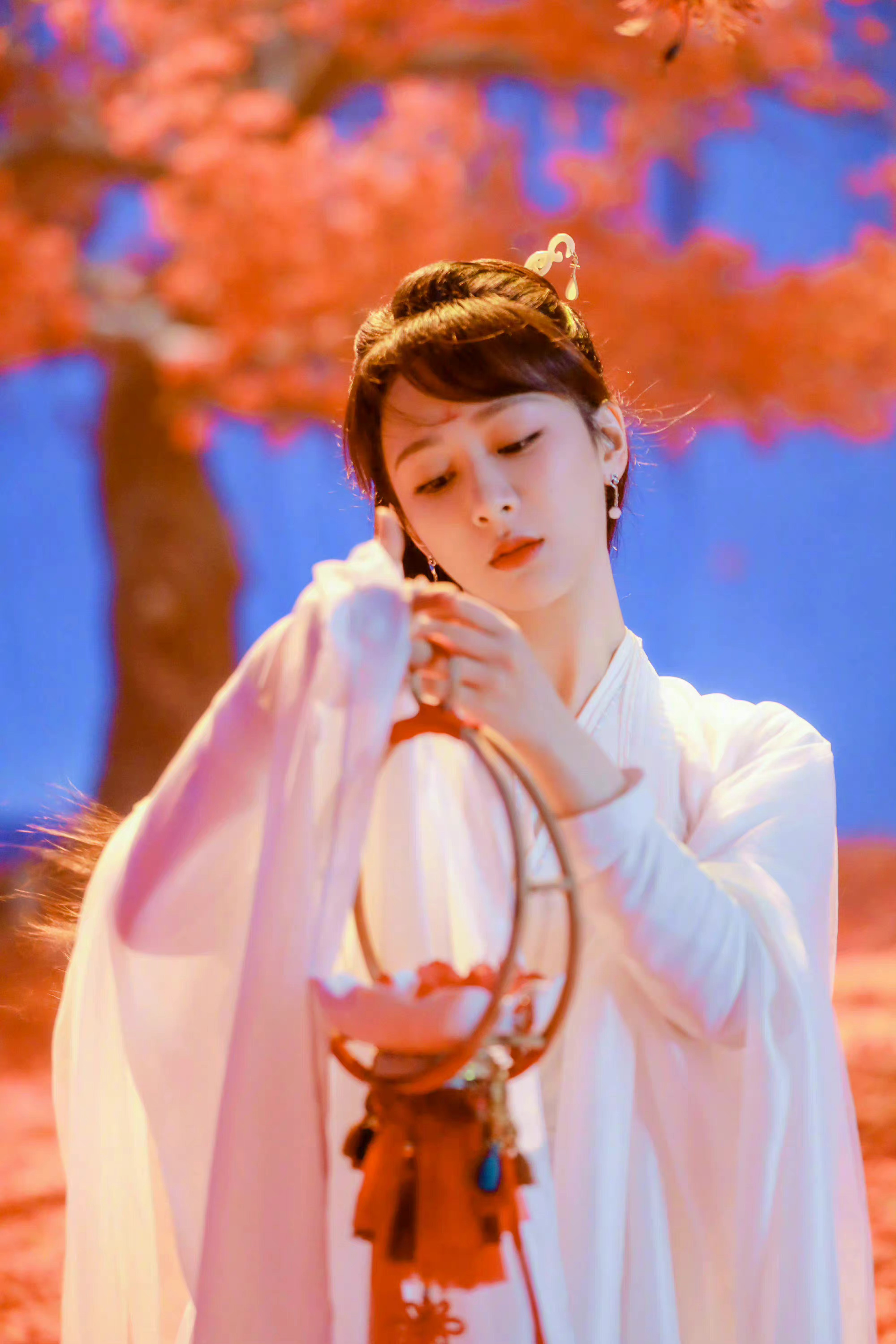 杨紫工作室连更两条 来看看杨紫小夭白衣花絮碎片 ​ 好美好温柔