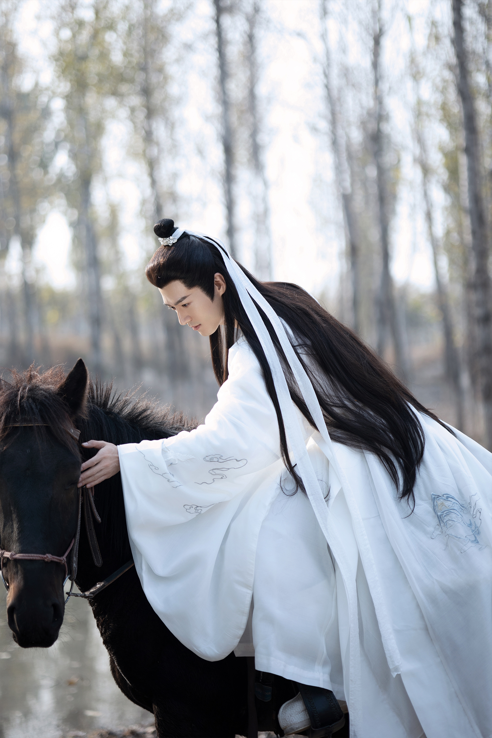 茅子俊出新图了白衣少侠鲜衣怒马这气质和状态简直了