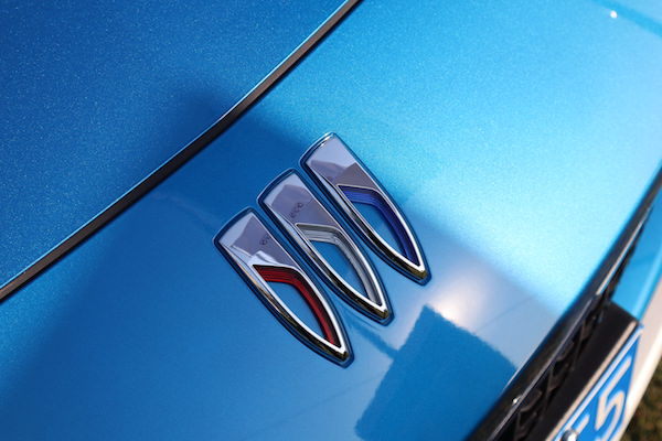 别克首款轿跑造型的suv,全新的车标能否带来不一样的体验?__财经头条