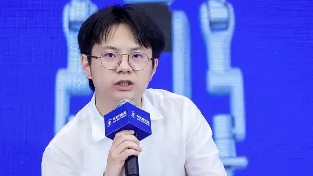 90 后北大博导造人形机器人,不学特斯拉|机器人|王鹤|晚点_新浪新闻