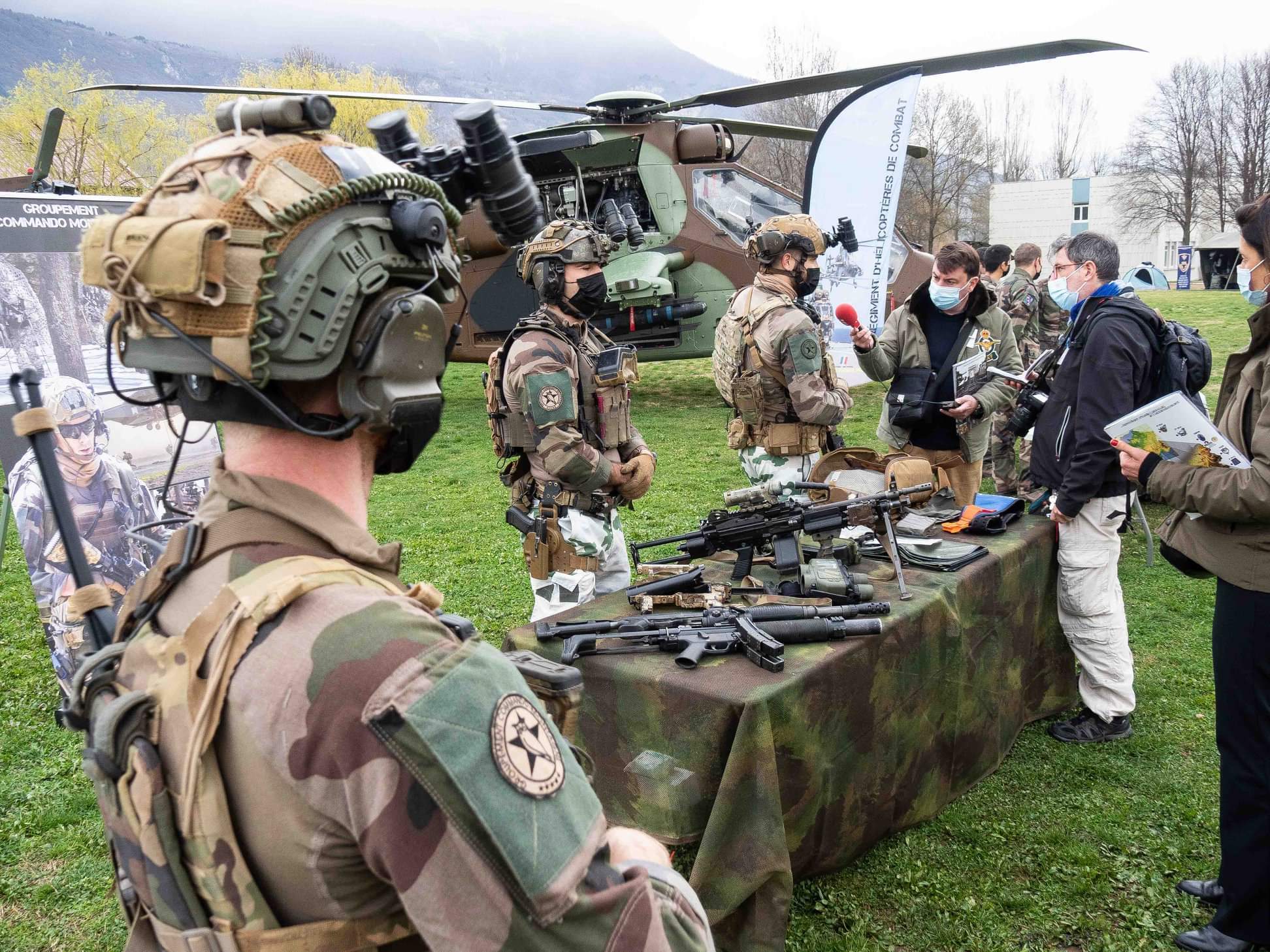 法国陆军第27山地旅7营向媒体开发进行装备展示,除了常见的机械化部队
