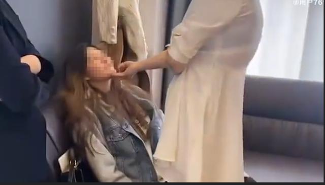 十分犀利!警方通报整形机构老板殴打顾客 女老板在视频中扬言“你觉得我会让你活着离开济南吗?”休闲区蓝鸢梦想 - Www.slyday.coM 十分犀利!警方通报整形机构老板殴打顾客 女老板在视频中扬言“你觉得我会让你活着离开济南吗?”休闲区蓝鸢梦想 - Www.slyday.coM