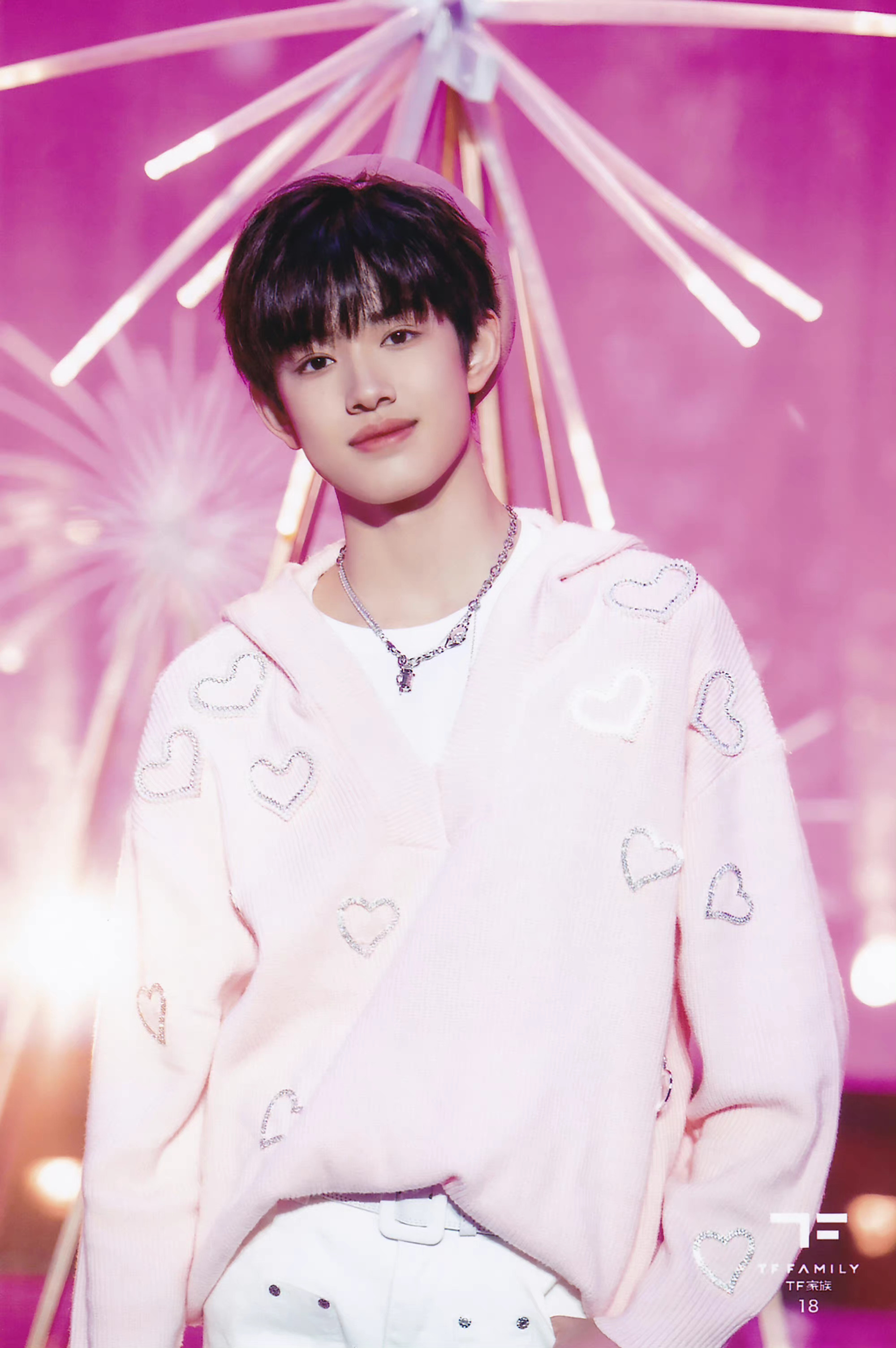 张极新年音乐会生写扫图~ 眼镜杀 侧颜杀 怼脸拍