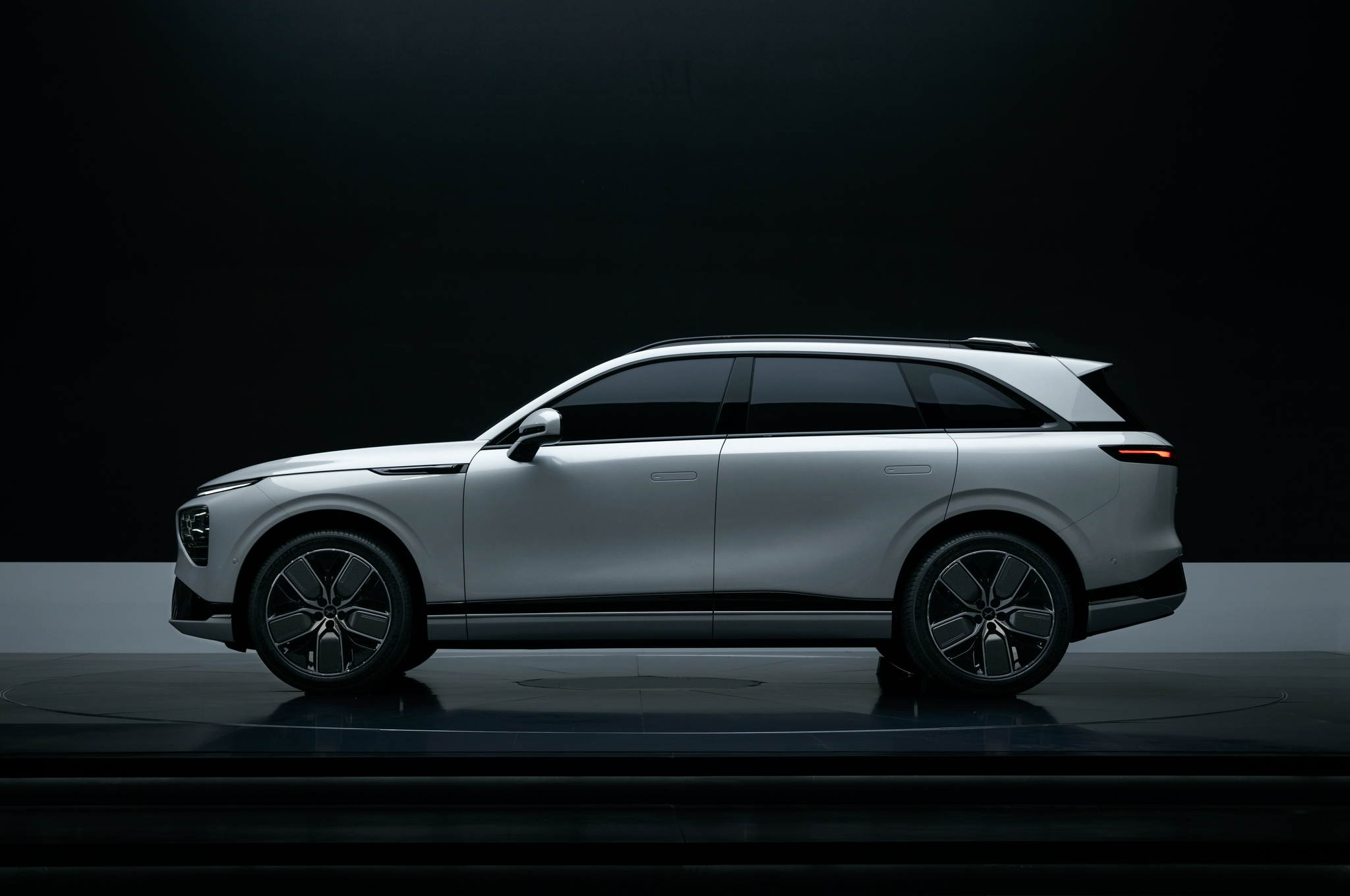 小鹏g9高清图来了,作为小鹏首款旗舰suv,这外观真不错……-新浪汽车