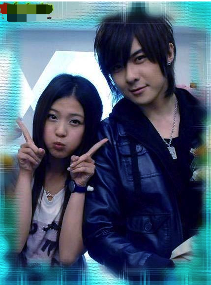 (这是大头贴吗好有年代感哦)再就是唐禹哲和郭雪芙了,郭雪芙早年拍过