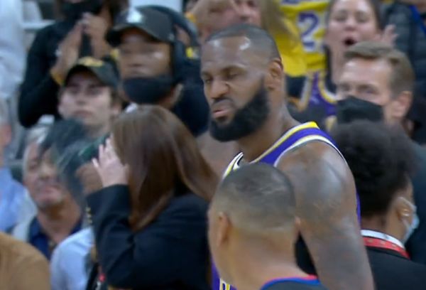 1人统治比赛！詹姆斯送“王之蔑视”＋走霸王步，多次轰神仙球＋39分休闲区蓝鸢梦想 - Www.slyday.coM