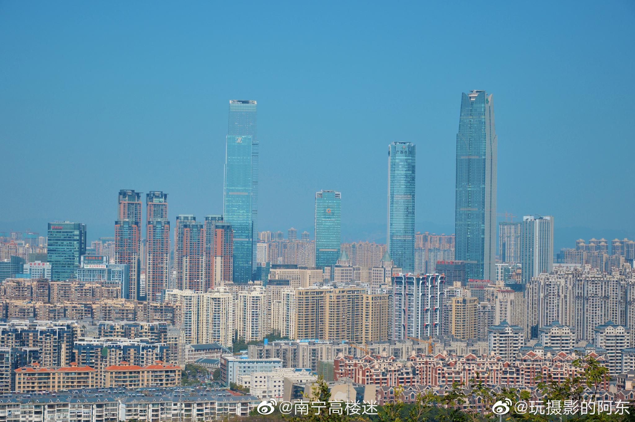 青秀山视角的东商区天际线五年变化……|南宁_新浪新闻