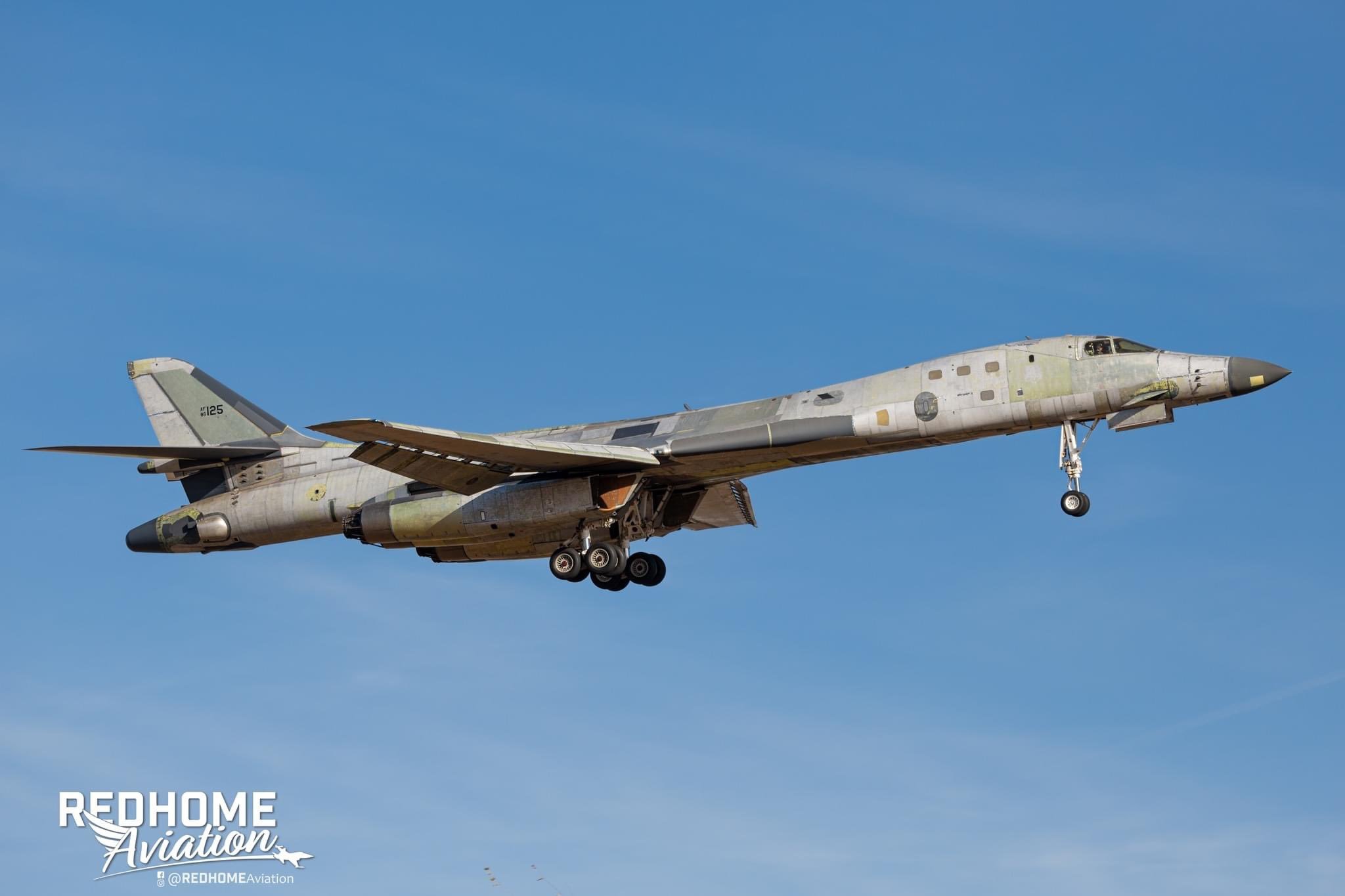 美军b1b枪骑兵战略轰炸机少见的裸机状态照