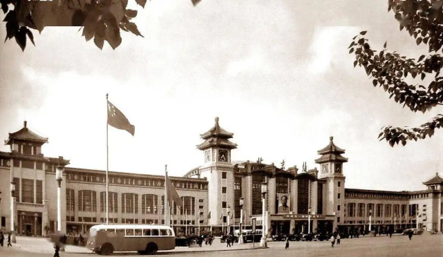 北京站都建立63年了我们一起看看这些年火车站的华丽蜕变