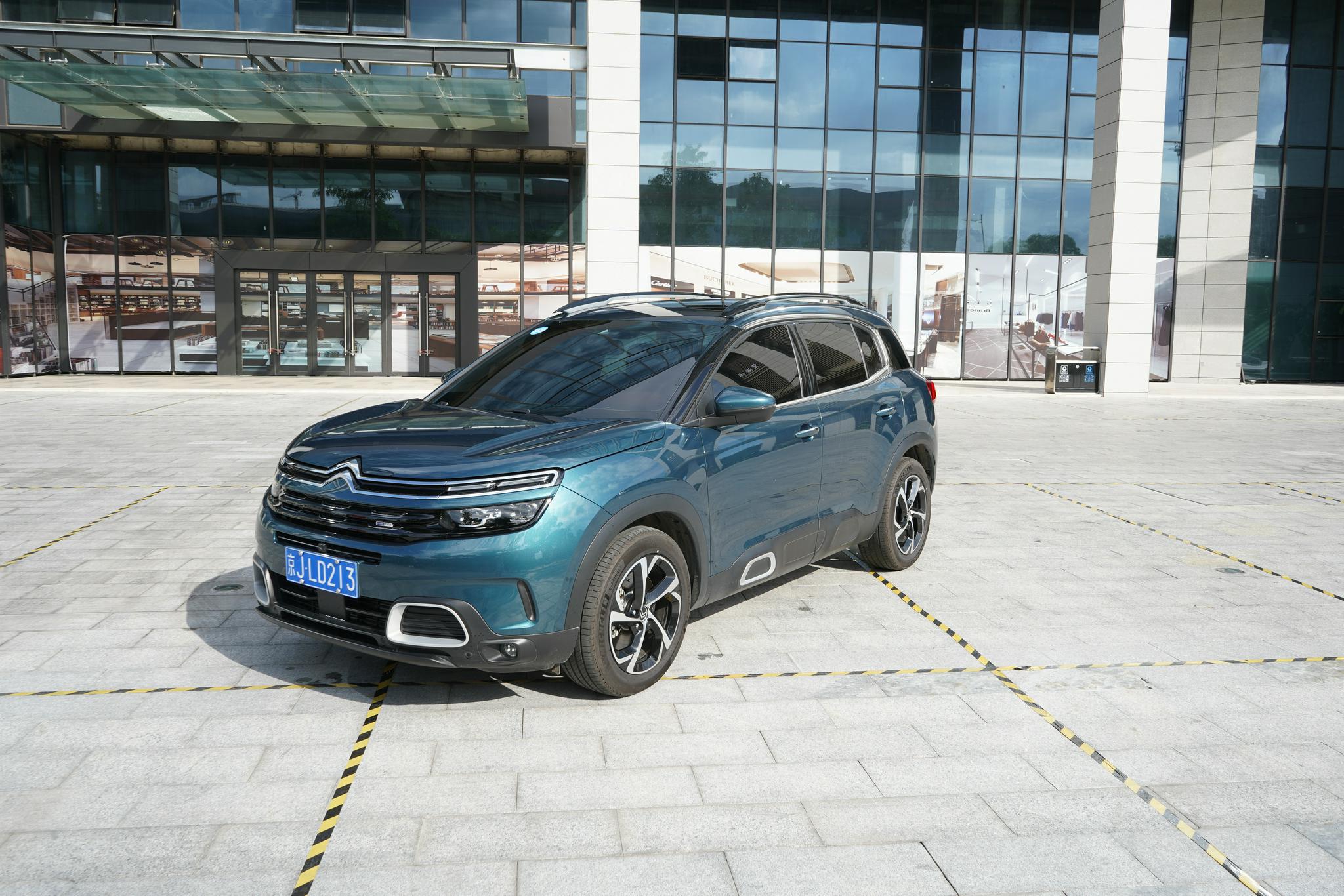 2021款雪铁龙天逸 c5 aircross,尚有不足,但法系精髓依旧-新浪汽车