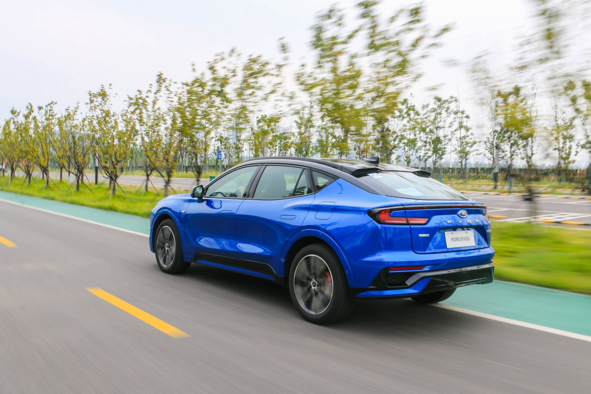 新赛道上的新体验试驾长安福特evos