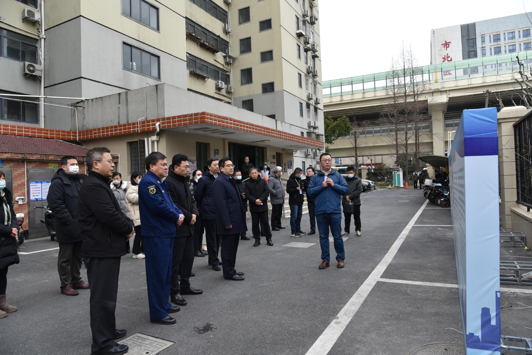 2月15日下午,区委常委,副区长梅广清,副区长,静安公安分局局长姜坚