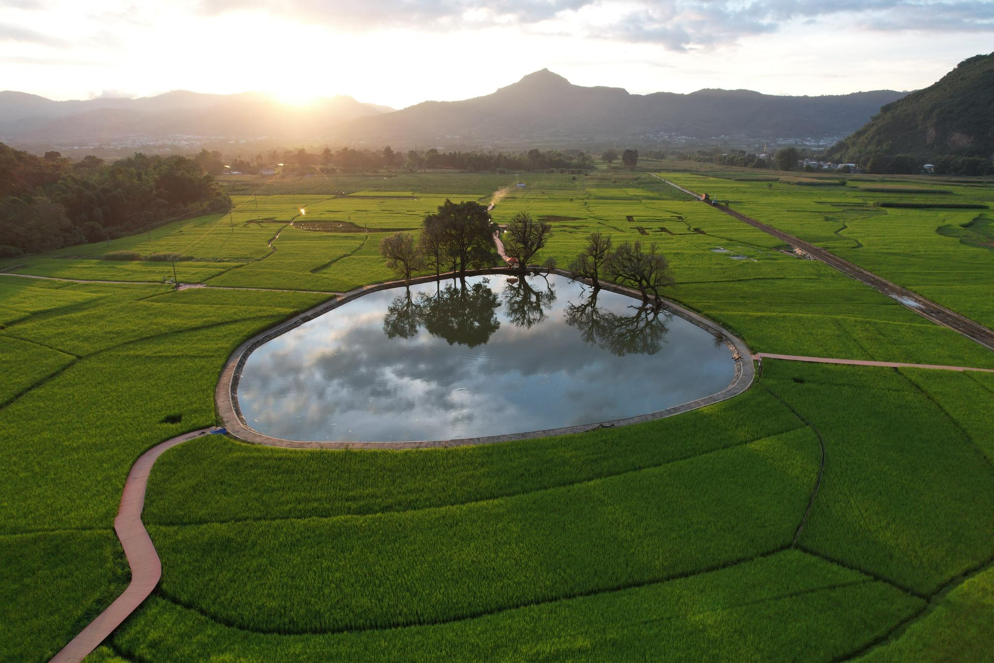 云南耿马县芒见村,就属于这样的地方吧?__财经头条